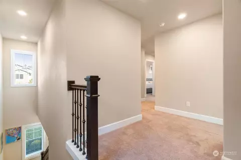 Entry Way - 17522 39th Ave SE, Bothell, WA 98012 photo 3 of 4