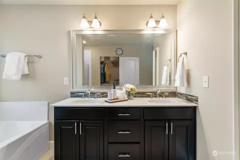 Bath - 17522 39th Ave SE, Bothell, WA 98012 photo 4 of 4