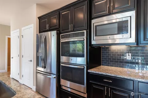 Kitchen - 17522 39th Ave SE, Bothell, WA 98012 photo 5 of 5