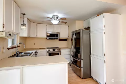 Kitchen - 302 163rd Pl SE, Bothell, WA 98012 photo 2 of 3