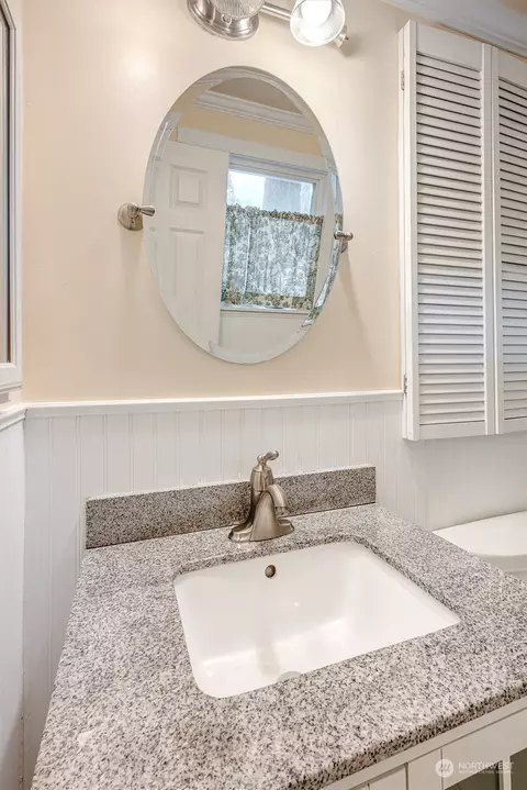 Bath - 302 163rd Pl SE, Bothell, WA 98012 photo 2 of 3