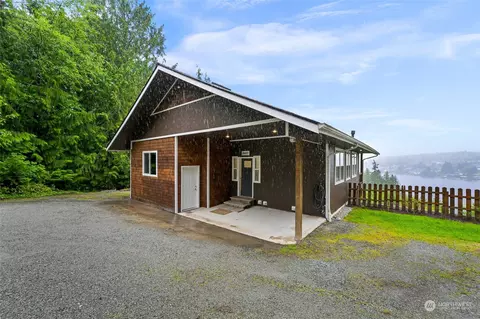 18653 Blackberry Ln, Mount Vernon, WA 98274