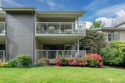 6467 Sand Point Way NE, Seattle, WA 98115