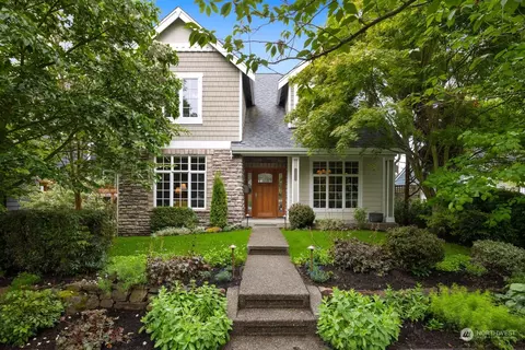 6041 44th Ave SW, Seattle, WA 98136