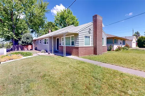 431 SE Hillcrest Dr, College Place, WA 99324