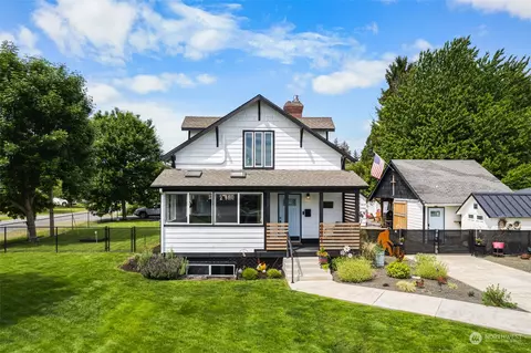 821 9th Ave NW, Puyallup, WA 98371