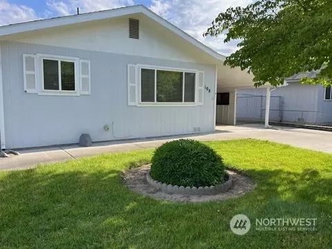 108 SE Scenic View Dr, College Place, WA 99324