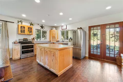 Kitchen - 24200 SE 371st St, Enumclaw, WA 98022 photo 3 of 4
