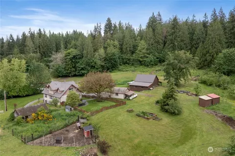 Exterior - 24200 SE 371st St, Enumclaw, WA 98022 photo 5 of 9