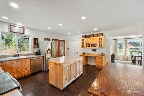 Kitchen - 24200 SE 371st St, Enumclaw, WA 98022 photo 4 of 4
