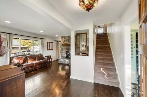 Entry Way - 24200 SE 371st St, Enumclaw, WA 98022 photo 1 of 1