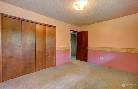 Bedroom - 111 Backstrom Rd, Winlock, WA 98596 photo 2 of 6