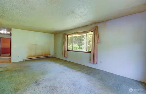 Living - 111 Backstrom Rd, Winlock, WA 98596 photo 7 of 7