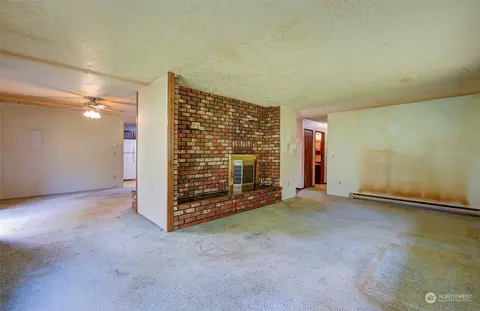 Living - 111 Backstrom Rd, Winlock, WA 98596 photo 5 of 7