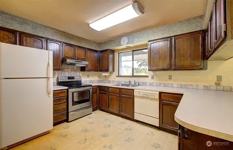 Kitchen - 111 Backstrom Rd, Winlock, WA 98596 photo 1 of 1