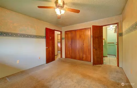 Bedroom - 111 Backstrom Rd, Winlock, WA 98596 photo 5 of 6