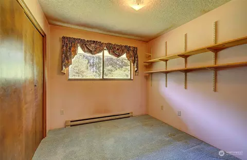 Bedroom - 111 Backstrom Rd, Winlock, WA 98596 photo 3 of 6