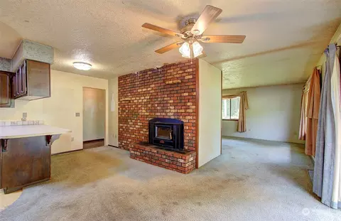 Living - 111 Backstrom Rd, Winlock, WA 98596 photo 1 of 7