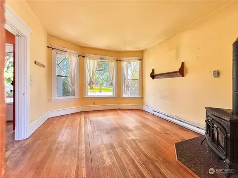 Living - 1812 Lombard Ave, Everett, WA 98201 photo 2 of 3