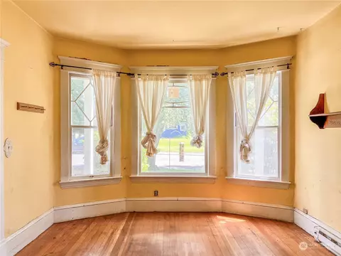 Living - 1812 Lombard Ave, Everett, WA 98201 photo 3 of 3