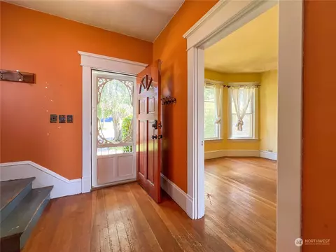 Entry Way - 1812 Lombard Ave, Everett, WA 98201 photo 4 of 7