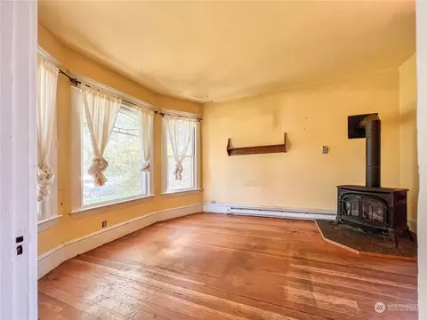 Living - 1812 Lombard Ave, Everett, WA 98201 photo 1 of 3
