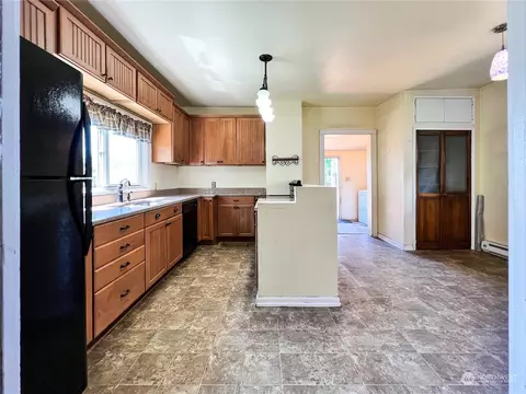 Kitchen - 1812 Lombard Ave, Everett, WA 98201 photo 1 of 7