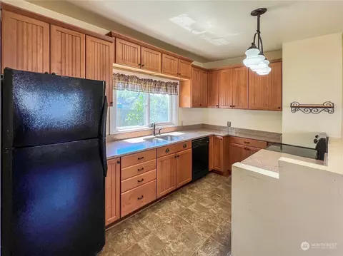 Kitchen - 1812 Lombard Ave, Everett, WA 98201 photo 4 of 7