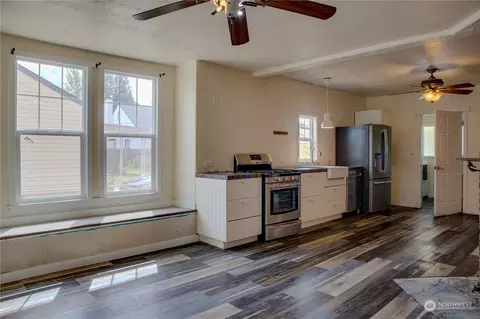 Living - 648 Juniper St, Walla Walla, WA 99362 photo 1 of 2