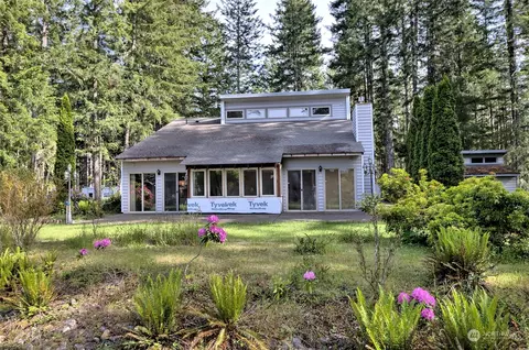 411 N Kokanee Ridge Dr, Hoodsport, WA 98548