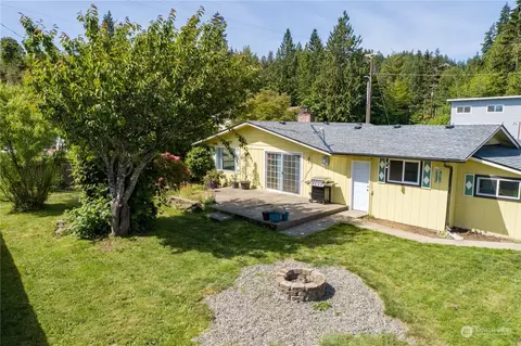 20 N Nancy Ave, Hoodsport, WA 98548