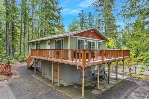 41 N Fairway Dr E, Hoodsport, WA 98548