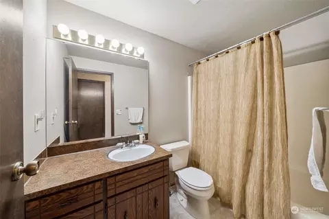 Bath - 39206 258th Ave SE, Enumclaw, WA 98022 photo 1 of 4