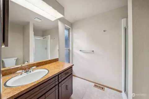Bath - 39206 258th Ave SE, Enumclaw, WA 98022 photo 3 of 4