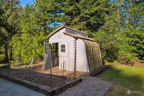 Exterior - 39206 258th Ave SE, Enumclaw, WA 98022 photo 8 of 11