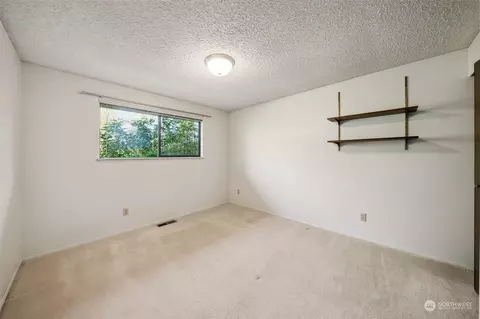 Bedroom - 39206 258th Ave SE, Enumclaw, WA 98022 photo 3 of 7