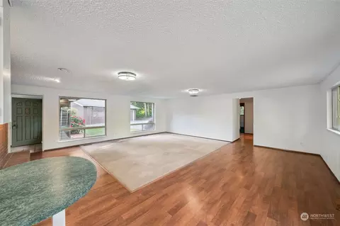Living - 39206 258th Ave SE, Enumclaw, WA 98022 photo 5 of 5