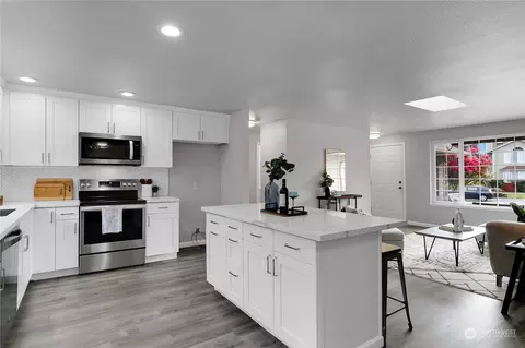 Kitchen - 17 113th Pl SE, Everett, WA 98208 photo 2 of 4