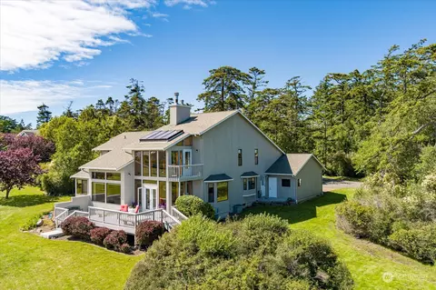 979 Windrose Dr, Coupeville, WA 98239