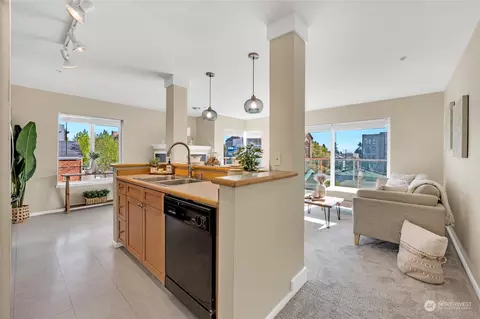 4409 California Ave SW #401, Seattle, WA 98116