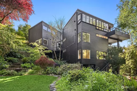1926 NW 98th St, Seattle, WA 98117