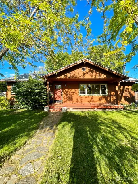 608 Skyview Dr, Omak, WA 98841