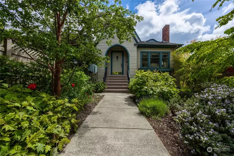 8218 16 Ave NE, Seattle, WA 98115