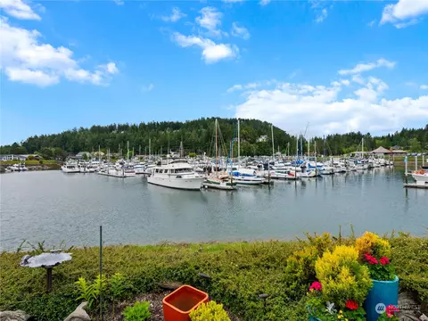 194 Salish Pl, La Conner, WA 98257