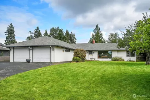 2208 NE 12th St, Renton, WA 98056