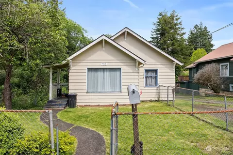 703 Fowler St, Raymond, WA 98577