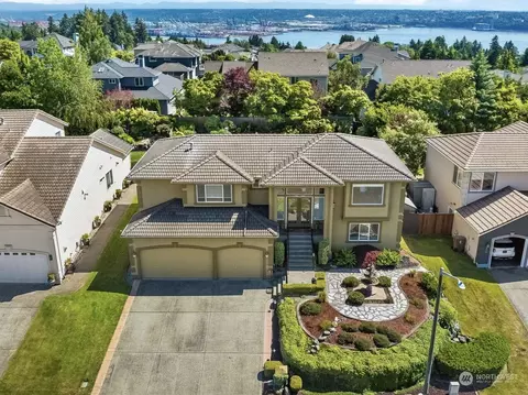 2122 Davis Ct NE, Tacoma, WA 98422