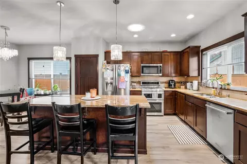 Kitchen - 7521 Broadway, Everett, WA 98203 photo 3 of 3