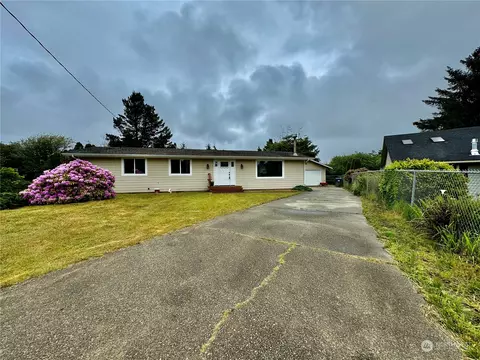 136 Davit Ct NW, Ocean Shores, WA 98569