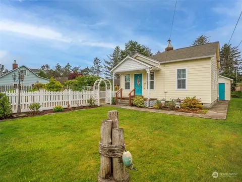 3909 L Pl, Seaview, WA 98644